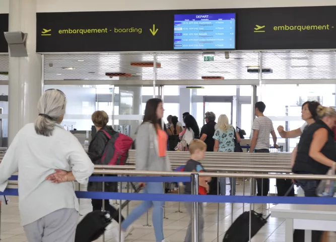 An airport that controls its carbon footprint